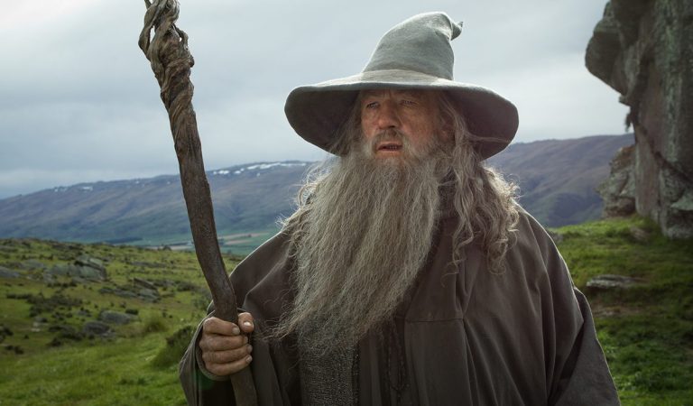 V novom filme zo sveta Pána prsteňov uvidíme aj Gandalfa. Zahrá si ho opäť Ian McKellen?