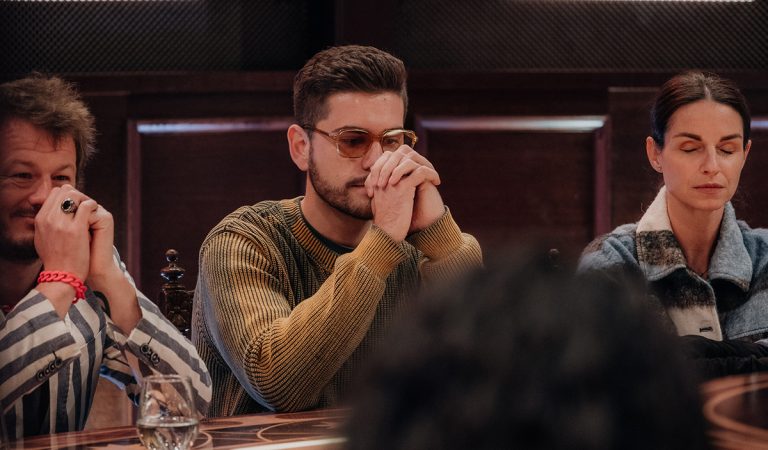 Na Slovensko prichádza svetoznáma reality šou Zradcovia. Medzi súťažiacimi je aj známy Youtuber