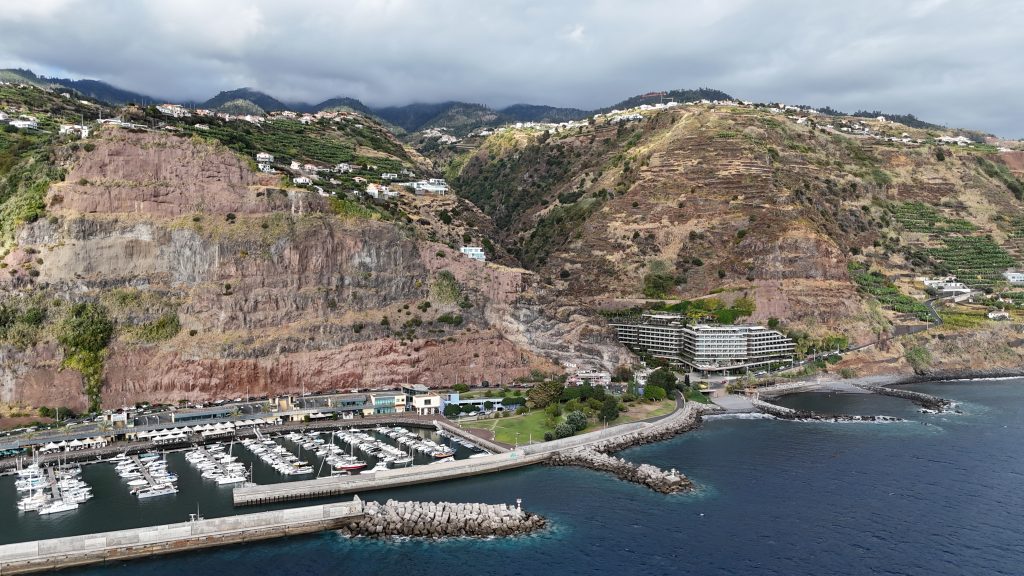 Pohľad na obec Calheta na Madeire