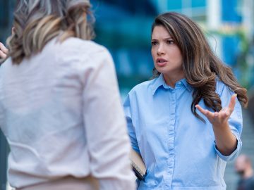 Ľudia sa podelili o neuveriteľné konverzácie s menej inteligentnými jedincami