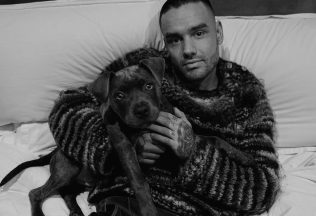 Liam Payne sa chvíľu pred smrťou hádal s neznámou ženou