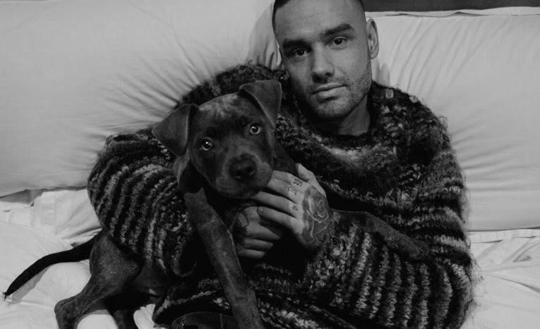 Liam Payne sa chvíľu pred smrťou hádal s neznámou ženou