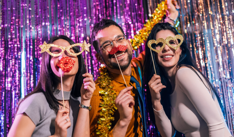 Čoskoro je tu koniec roka a jeho oslavy. Ako stráviš Silvester na základe predpovede hviezd?