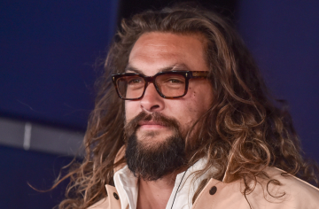 Jason Momoa z DC univerza neodchádza. Tentokrát však nestvárni Aquamana