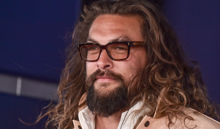 Jason Momoa z DC univerza neodchádza. Tentokrát však nestvárni Aquamana