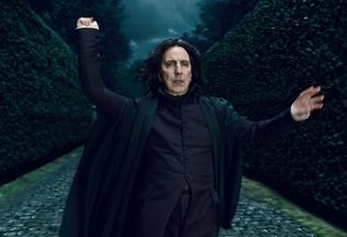 Severus Snape mal byť upír? 5 ohromujúcich teórií zo sveta Harryho Pottera