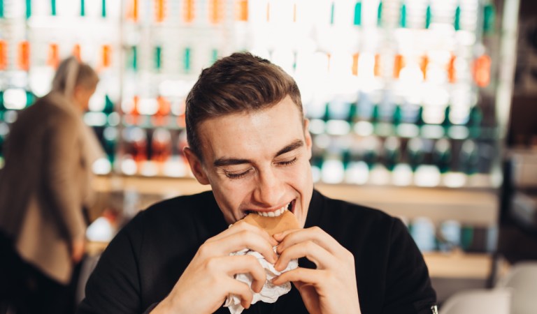 Fenomén „guilty pleasure“: Prečo milujeme nezdravé jedlá, aj keď vieme, že nám škodia