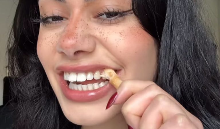 Žena sa podelila o nebezpečný trik na domáce bielenie zubov