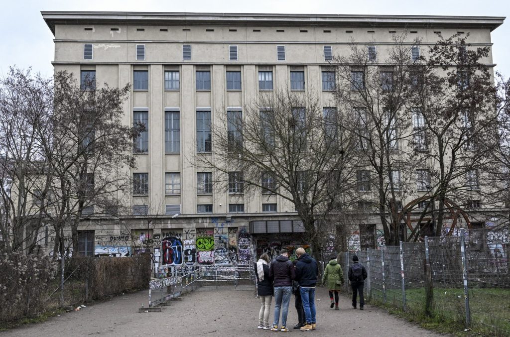 Berlínsky klub Berghain patrí k tým najznámejším na svete. Typický je preň veľká dávka tajnostkárstva a snahy udržať si tajuplný obraz.