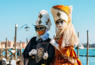 Tipy na zážitkové valentínske rande: Vycestujte na benátsky karneval alebo okúste pravý adrenalín v Rakúsku