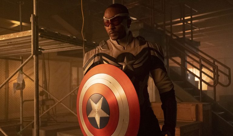 Sam Wilson ako Captain America riešil v komiksoch závažné sociálne problémy vlády USA