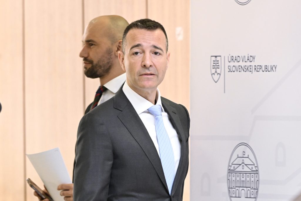 Minister školstva Tomáš Drucker predstavil novinku. Zmení sa systém ospravedlňovania vymeškaných hodín v školách.