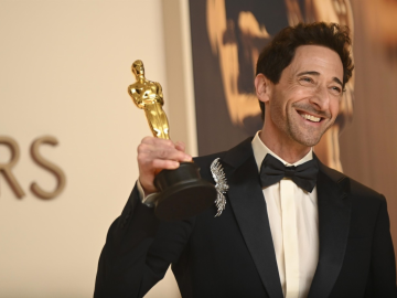 Adrien Brody sa pri preberaní Oscara postaral o nový rekord. Jeho ďakovná reč bola najdlhšia v histórii