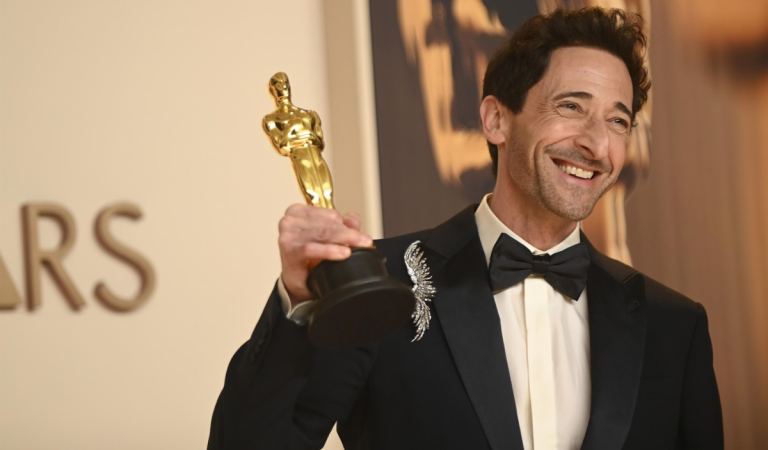 Adrien Brody sa pri preberaní Oscara postaral o nový rekord. Jeho ďakovná reč bola najdlhšia v histórii