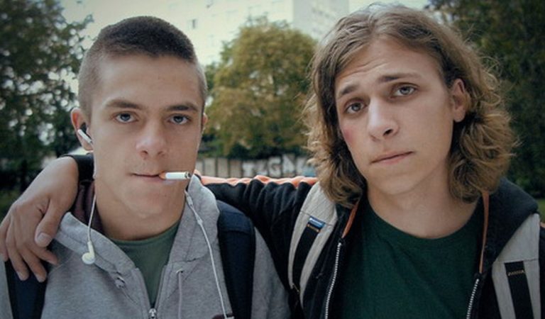 Kultová komédia Gympl dostane tretí diel. Vo filme Džob budú hrdinovia opäť sprejovať grafity aj hľadať prácu