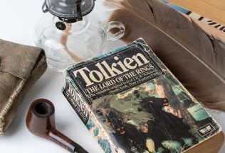 J. R. R. Tolkien pracoval nad pokračovaním Pána prsteňov. Dôvod, prečo ho nedopísal, dáva zmysel