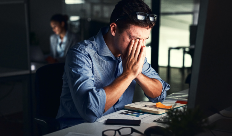 Tichý burnout: Čo to znamená a prečo ho veľa ľudí prehliada