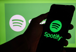Experti vystríhajú pred nebezpečným vírusom. Ľuďom sľubuje Spotify zadarmo