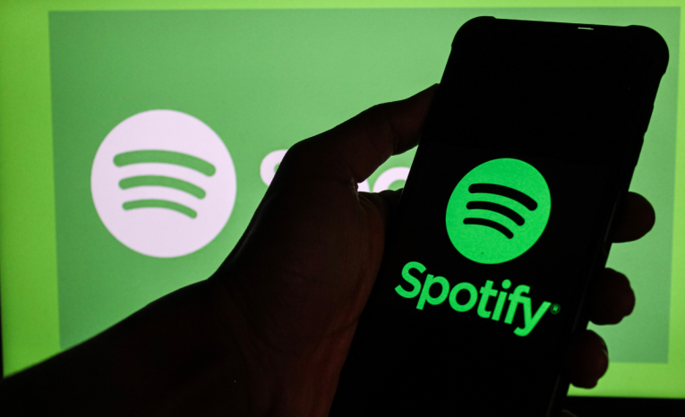 Experti vystríhajú pred nebezpečným vírusom. Ľuďom sľubuje Spotify zadarmo