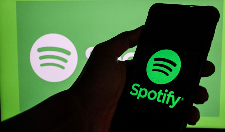 Experti vystríhajú pred nebezpečným vírusom. Ľuďom sľubuje Spotify zadarmo