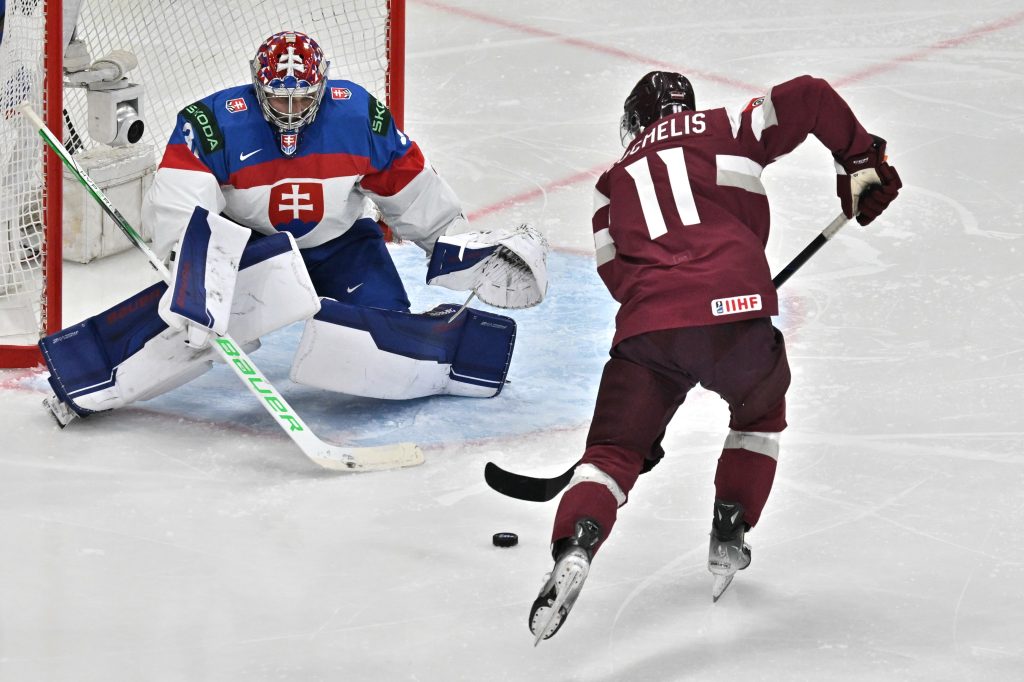 V nedeľu večer sa slovenskí hokejisti na MS 2025 postavili výberu Lotyšska. Takto prebiehal zápas Slovensko - Lotyšsko.