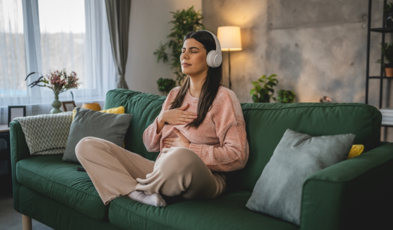 Lepší spánok aj empatia: 5 nečakaných výhod meditácie, ktoré ti zmenia život