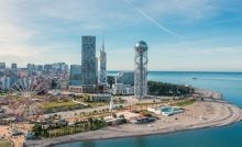 Mrakodrapy ako v Dubaji, hory zážitkov a more bizáru: Navštívili sme fascinujúcu krajinu len 3,5 hodiny od Prahy