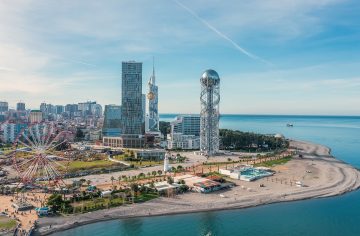Mrakodrapy ako v Dubaji, hory zážitkov a more bizáru: Navštívili sme fascinujúcu krajinu len 3,5 hodiny od Prahy