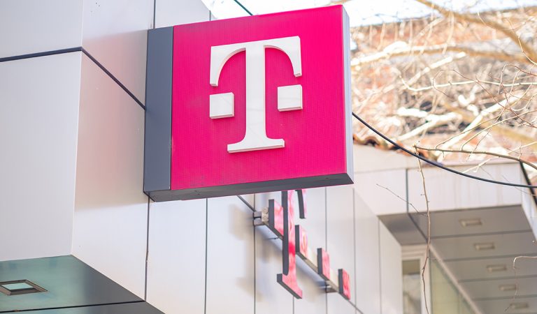 Slováci zostali zmätení emailom od Telekomu. Operátor objasnil, o čo ide