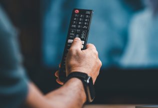 Televízia Sweet.TV prišla s výnimočnou akciou. Ak si kúpiš predplatné jej služieb, dostaneš zadarmo lákavý darček