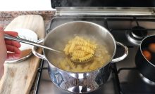 Túto ingredienciu do cestovín pridávať nesmieš. Môže uvoľniť karcinogénne látky