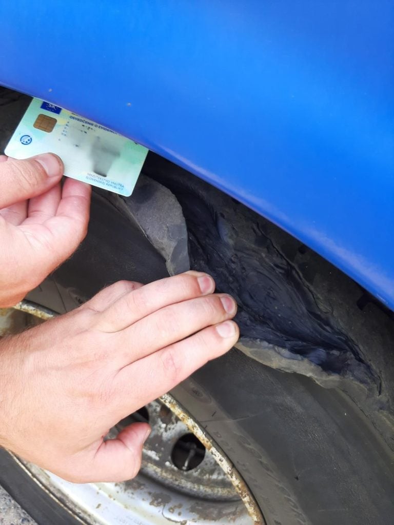 Slovenský autobus so školákmi bol zadržaný v Česku po tom, ako polícia zistila, že je v katastrofálnom technickom stave.