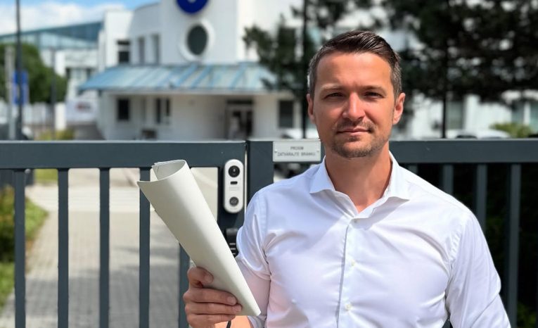 Viktor Vincze v Markíze oficiálne skončil. S televíziou sa chce súdiť
