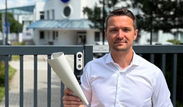Viktor Vincze v Markíze oficiálne skončil. S televíziou sa chce súdiť
