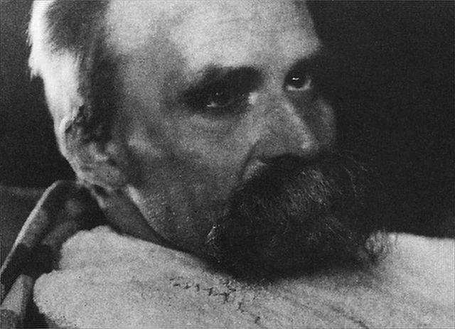 Absurdné úmrtie jedného z najväčších mysliteľov modernej doby: Friedrich Nietzsche skonal po tom, ako uvidel utrápeného koňa