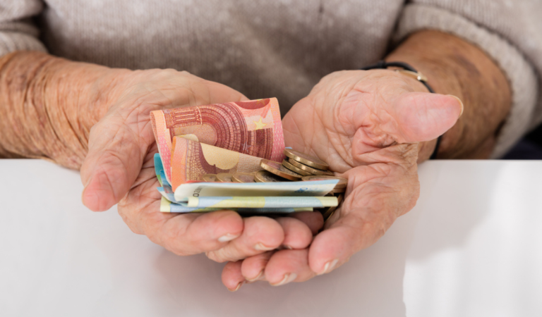 Nepríjemná správa pre dôchodcov. Penzie porastú pomalším tempom