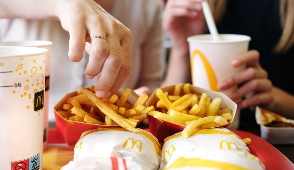 McDonald's mieri do prekvapivej lokality: V tejto malej dedinke si čoskoro kúpiš cheeseburger cez okienko