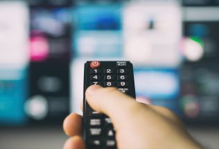 Televízia JOJ spúšťa novú spravodajskú sekciu. Nájdeš v nej informácie z domova aj zo sveta