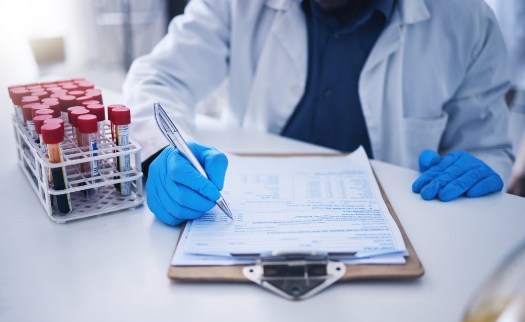 Korunovaný anti-otec roka: Muž sfalšoval DNA test, aby sa vyhol plateniu alimentov