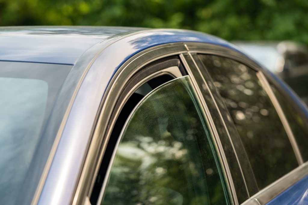 Auto si vieš počas leta vychladiť aj bez pomoci klimatizácie