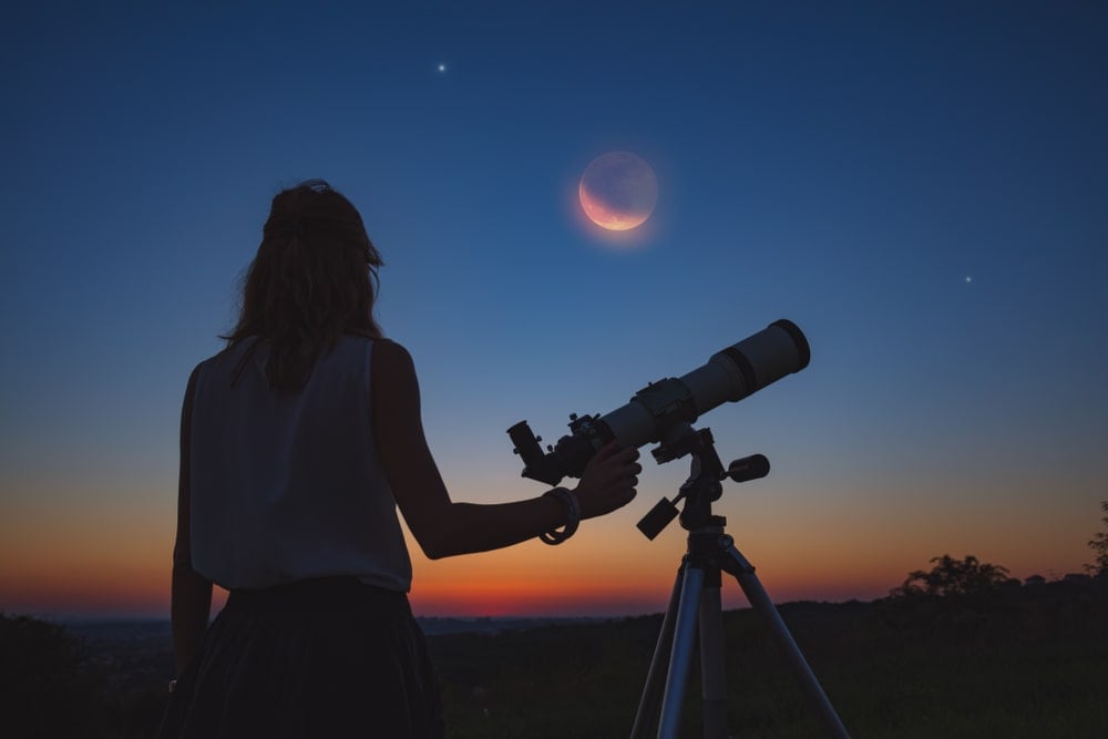 Priprav sa na magický večer. Prichádza úplné zatmenie Mesiaca, vidieť ho budeme aj zo Slovenska