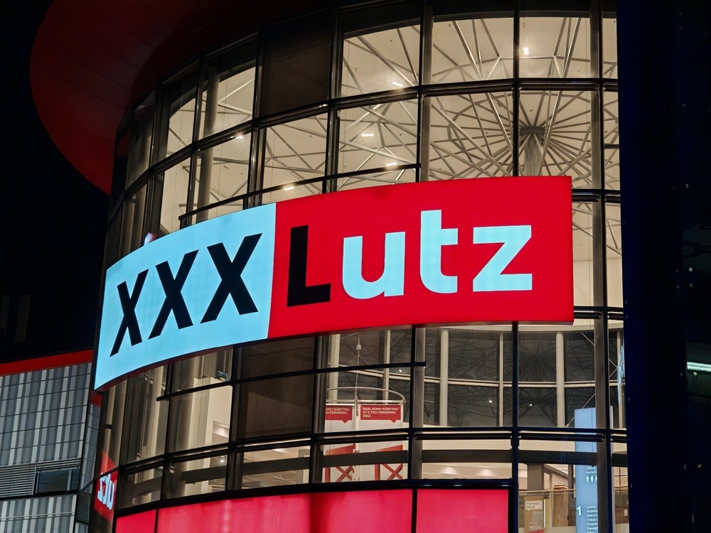 Burger za euro, nákupy zadarmo aj Martin Novák. Takto bude vyzerať grand opening nábytkového giganta