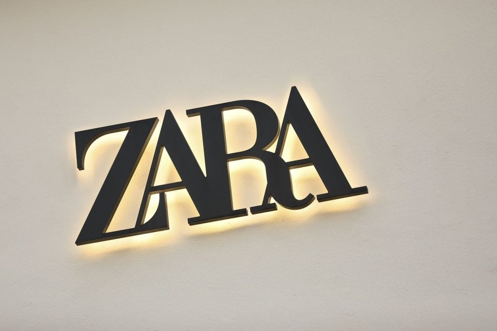 Fast fashion reťazec Zara narazil na kameň. Jeho reklamy boli zakázané s odvolaním sa na to, že v nich figurujú príliš chudé modelky.