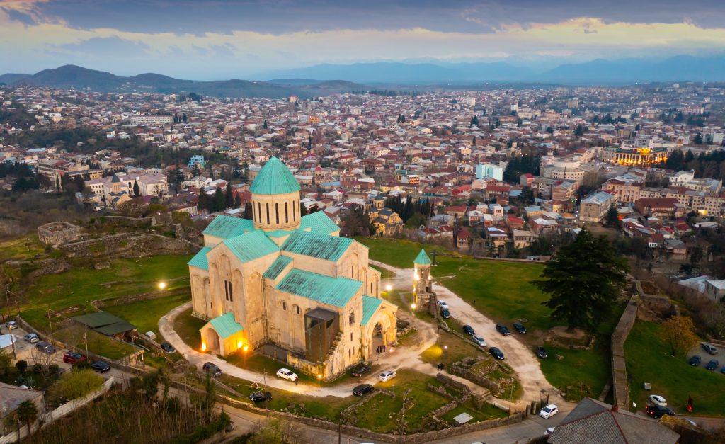 Európske metropoly praskajú pod nánosmi turistov: Tieto „mestečká“ sú lacnejšie a krajšie