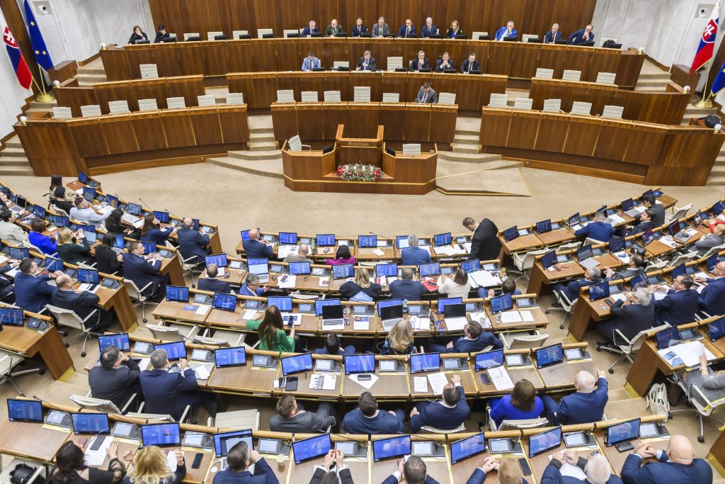 Koalícia mení názor. Na Troch kráľov bude voľno, namiesto 6. januára by sa mal zrušiť iný deň pracovného pokoja