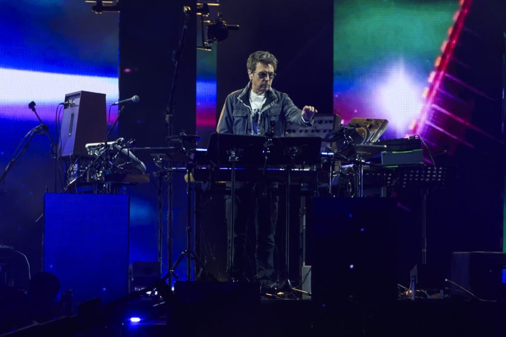 Legendárny francúzsky priekopník elektroniky Jean Michel Jarre vydáva záznam svojho minuloročného bratislavského koncertu.
