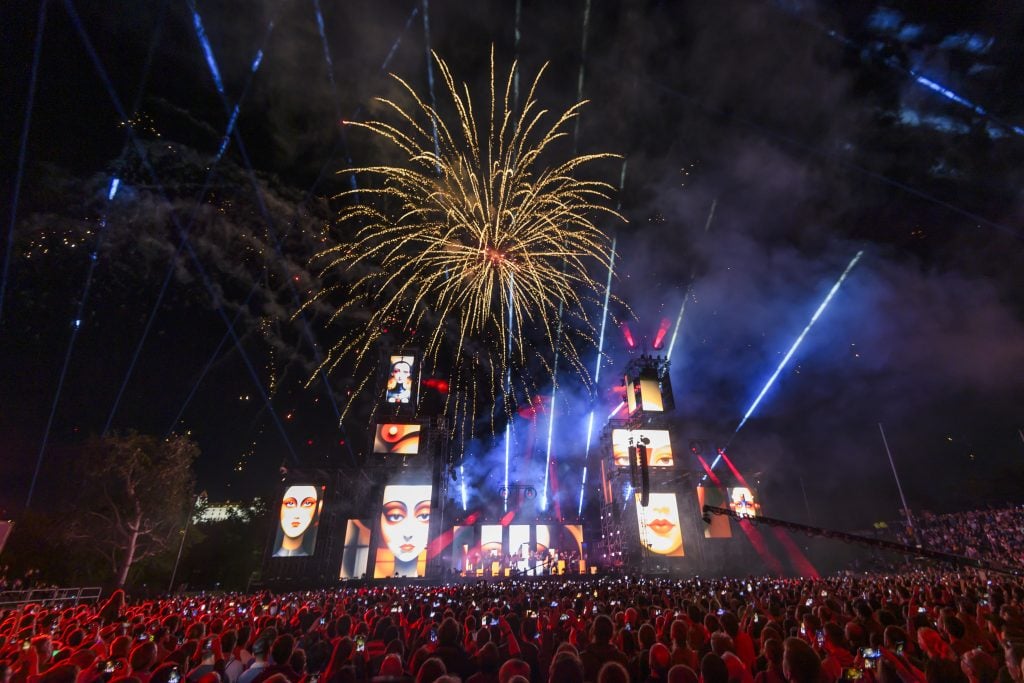 Legendárny francúzsky priekopník elektroniky Jean Michel Jarre vydáva záznam svojho minuloročného bratislavského koncertu.