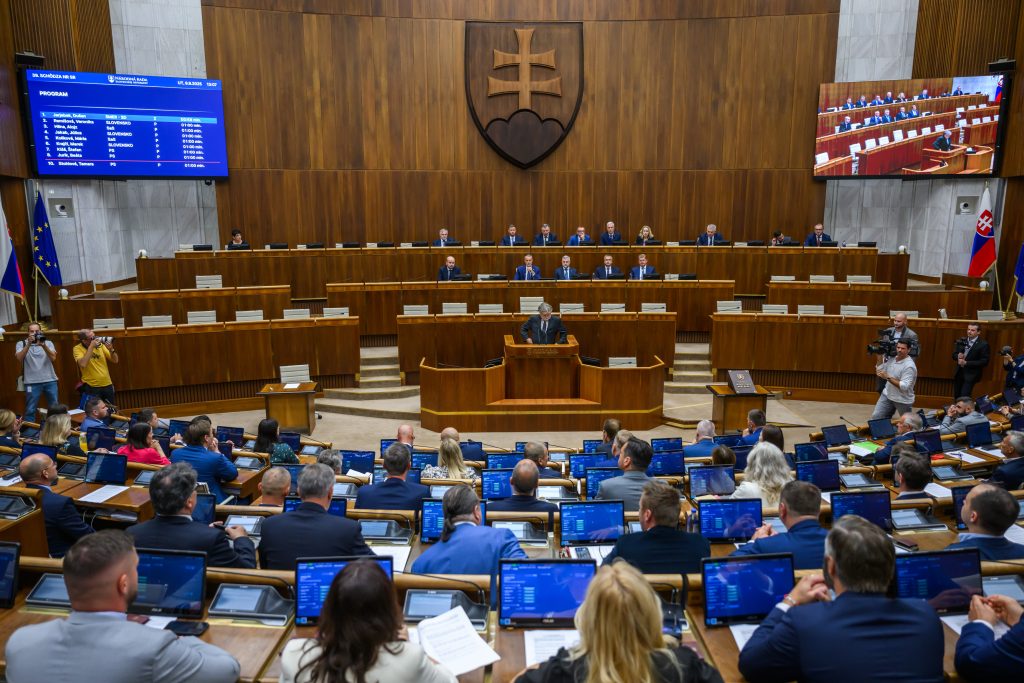 Na štvrtkovej tlačovej konferencií predstavitelia slovenskej vlády vysvetlili, ako by mala fungovať energopomoc. 