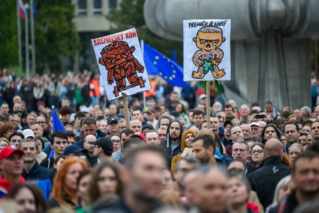 V utorok podvečer vyšli do ulíc tisíce Slovákov. Dôvodom bol protest proti súčasnému kurzu vlády, ktorý zvolali opozičné strany.