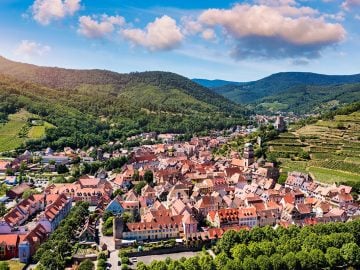 KVÍZ: Len 3 z 10 Slovákov to zvládnu. Odhaľ, či sú tieto názvy slovenských obcí skutočné alebo vymyslené